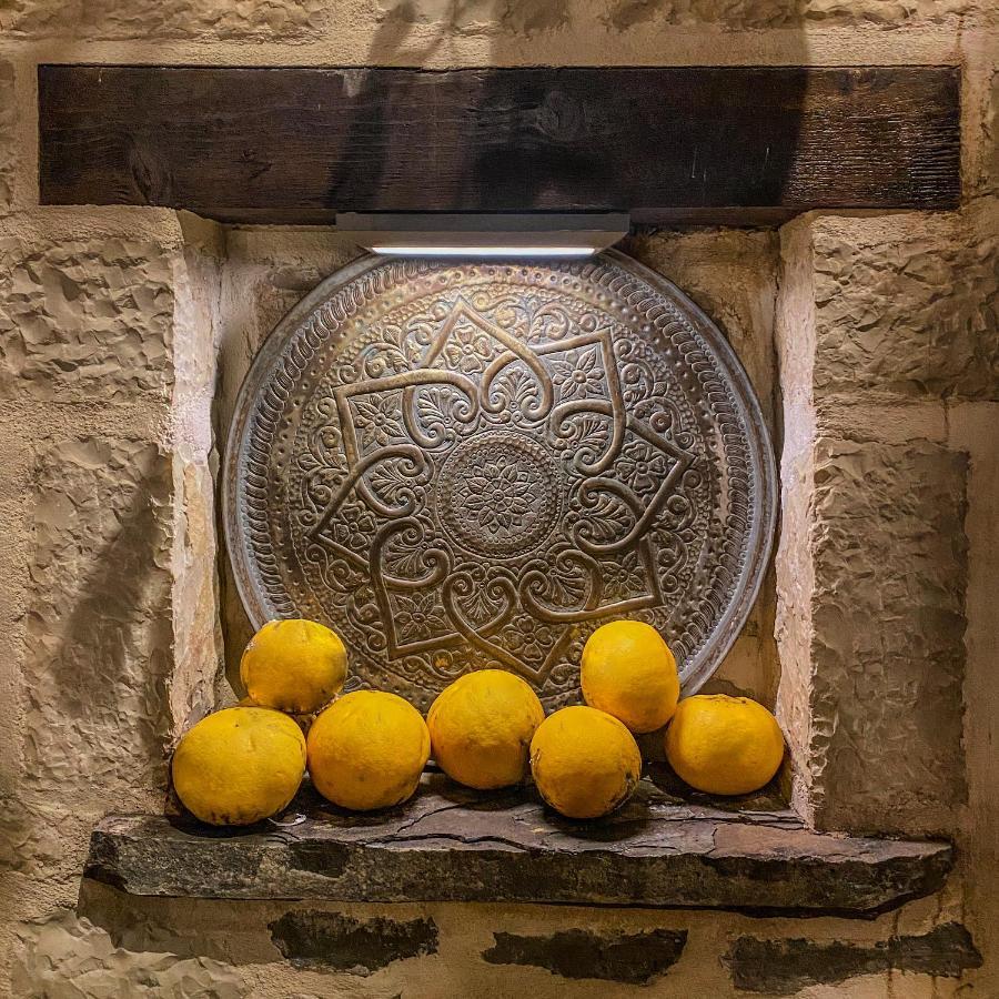 Kamares Historic Boutique Hotel & Spa Ioannina Exterior foto A silver tray