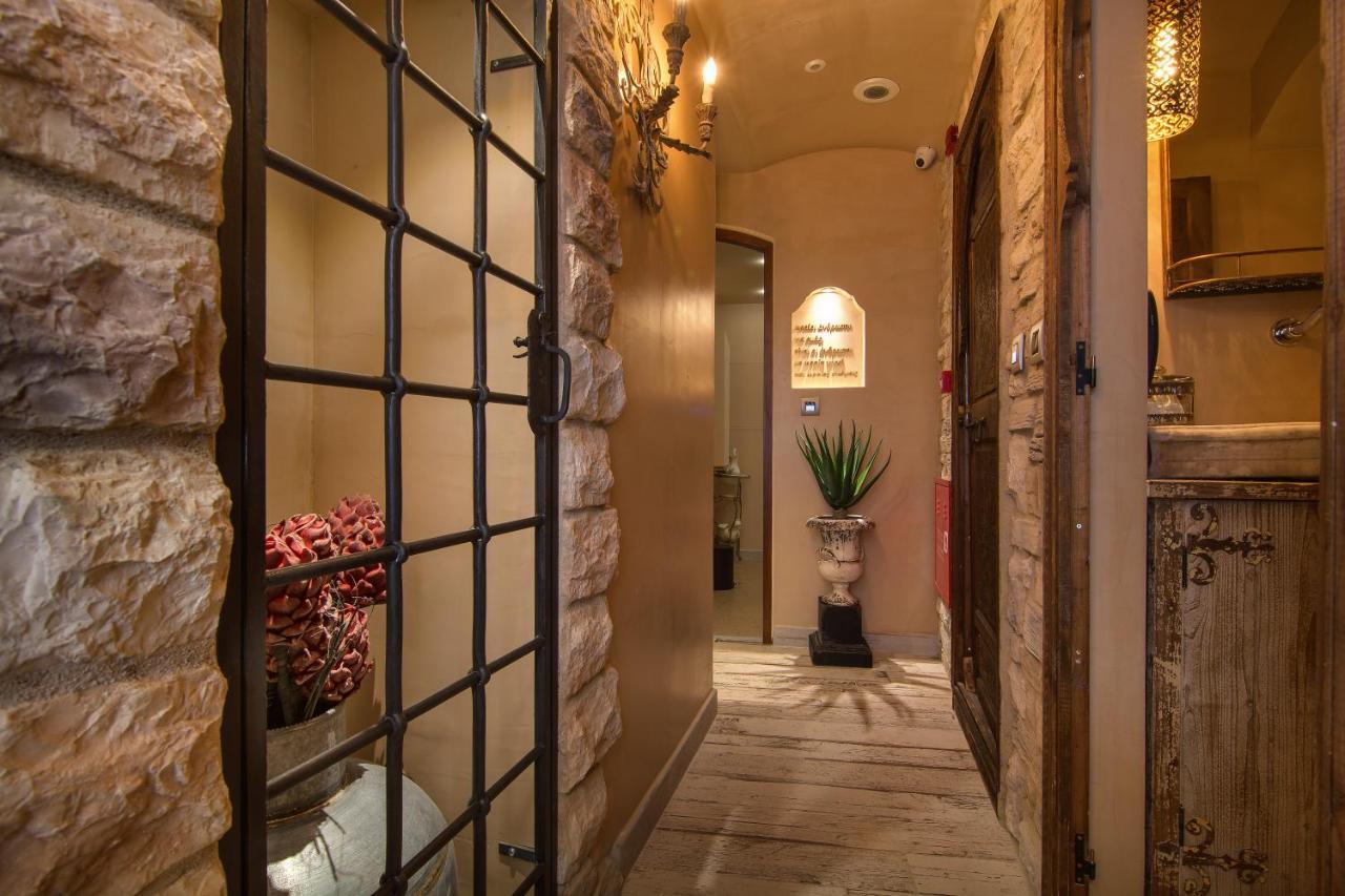 Kamares Historic Boutique Hotel & Spa Ioannina Exterior foto A corridor in a Japanese onsen