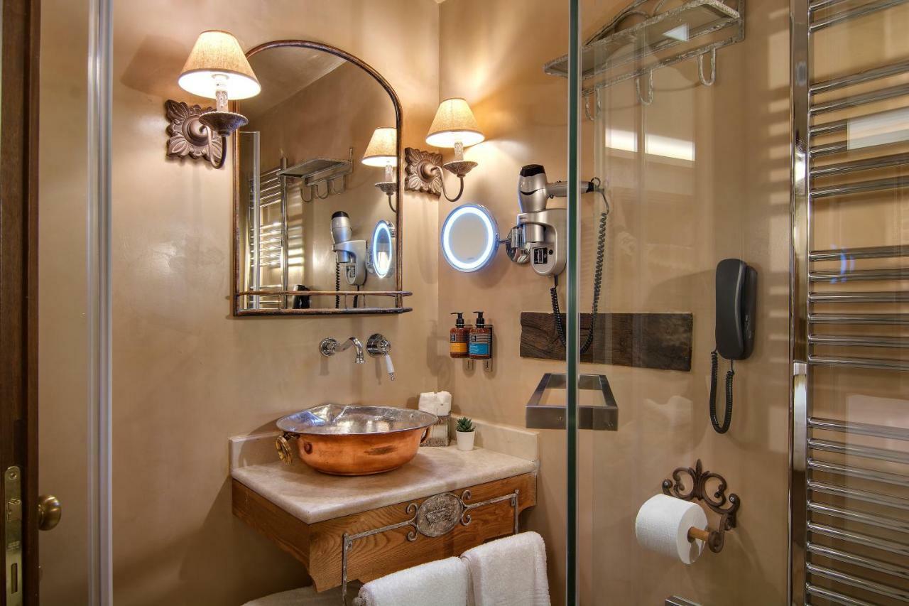 Kamares Historic Boutique Hotel & Spa Ioannina Exterior foto Bathroom